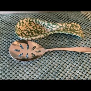 REDUCED TODAY! . SPOON REST HENN POTTERY